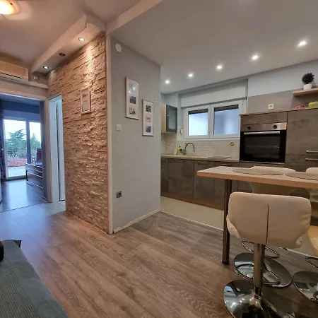 Bubi With Sea View Near Sandy Цриквеница